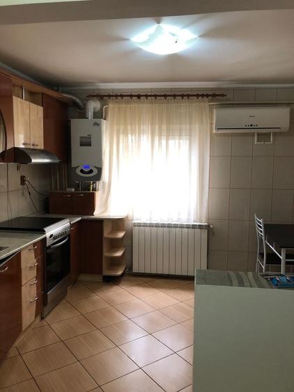 Apartament cu 3 camere decomandat în Sud