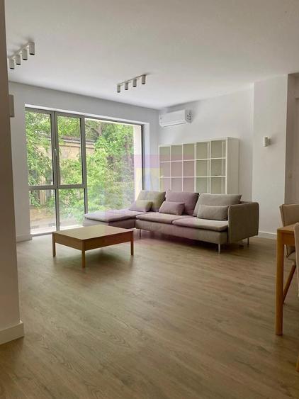 Apartament cu 4 camere decomandat în Armeneasca