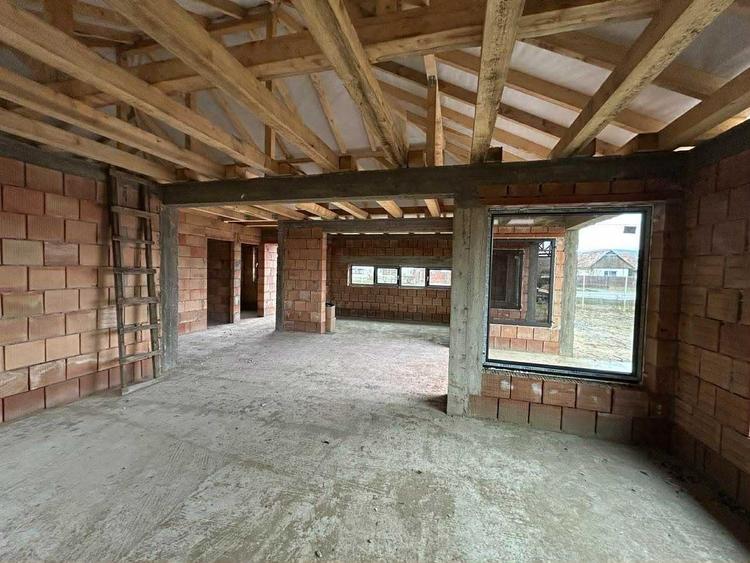 Casă cu 4 camere în Dumbrăvioara