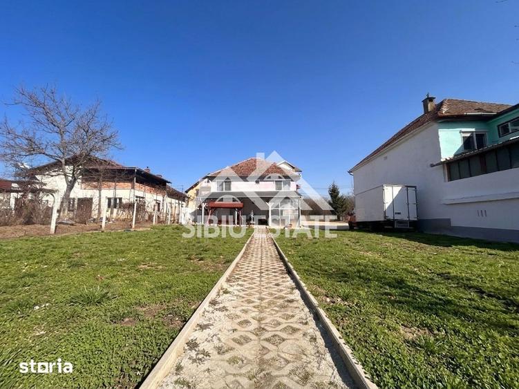 Casă cu 8 camere cu Teren 950 Mp în Calea Poplăcii