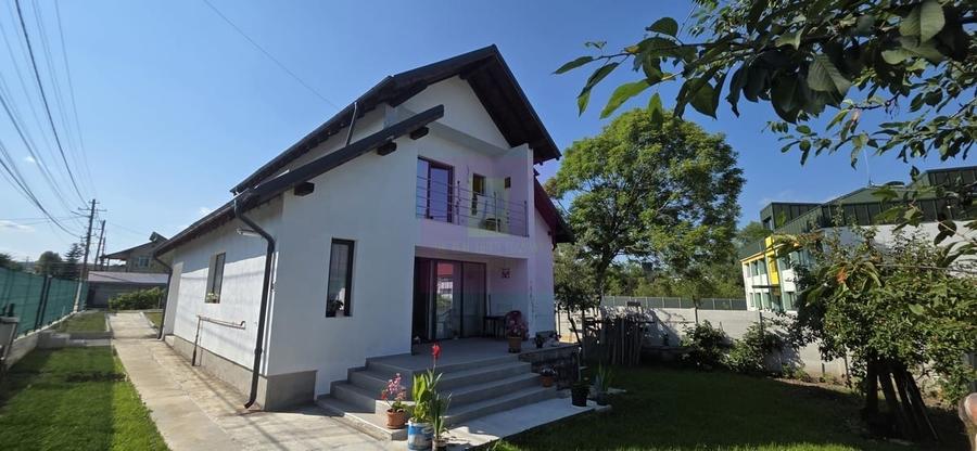 Casă cu 4 camere în Central