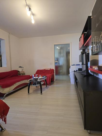 Apartament cu 3 camere semidecomandat în Gheorghe Lazăr
