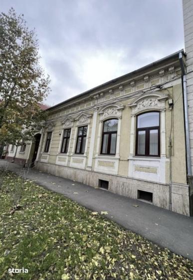 Apartament cu 3 camere semidecomandat în Ultracentral
