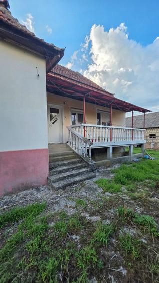 Casă cu 2 camere cu Teren 6200 Mp în Brusturi