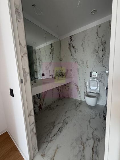 Apartament cu 4 camere decomandat în Lacul Tei