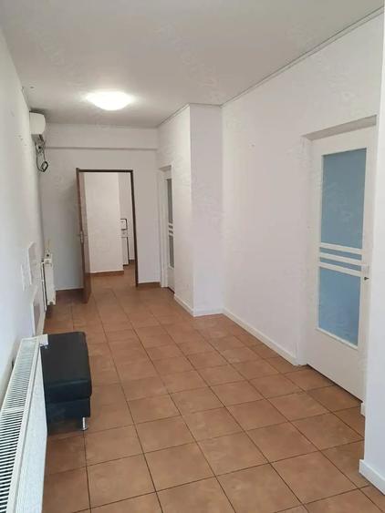 Spațiu comercial, de 130 mp, în Intim