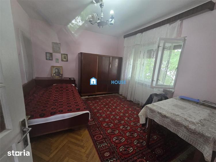 Casă cu 5 camere cu Teren 704 Mp în Central