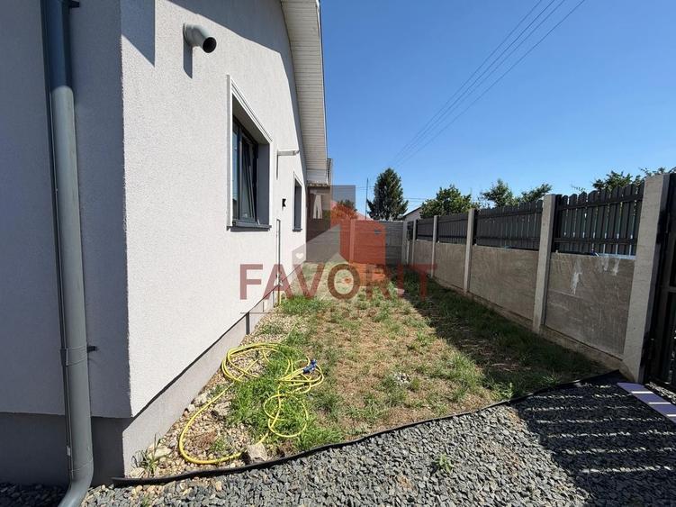 Duplex cu 3 camere cu Canalizare în Sânmihaiu Român