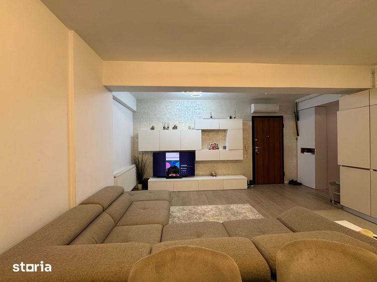 Apartament cu 3 camere semidecomandat în Sisești