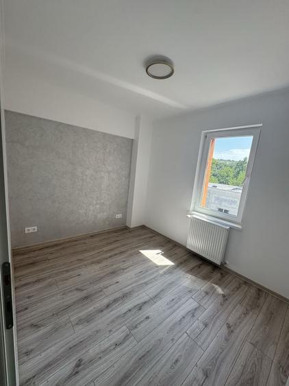 Apartament cu 4 camere decomandat în Tudor