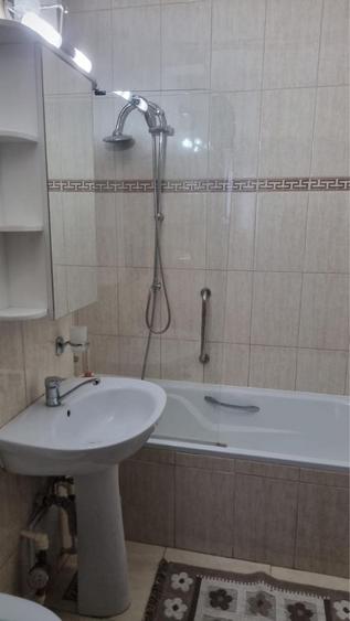 Apartament cu 2 camere decomandat în Eroii Revoluției