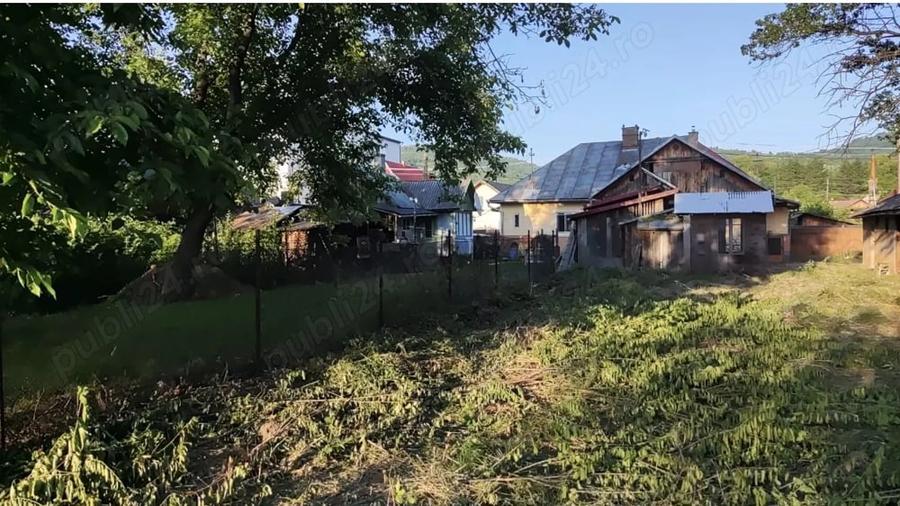 Casă cu 4 camere cu Teren 2100 Mp în Central