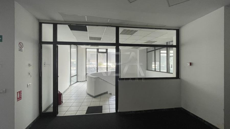 Spațiu comercial, de 523.33001708984 mp, în Banu Manta