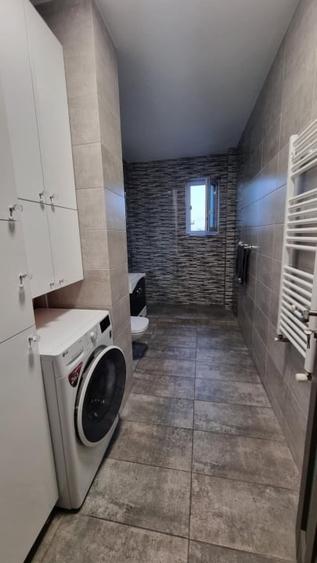 Apartament cu 3 camere decomandat, mobilat în