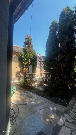 Casă cu 4 camere în Mehala