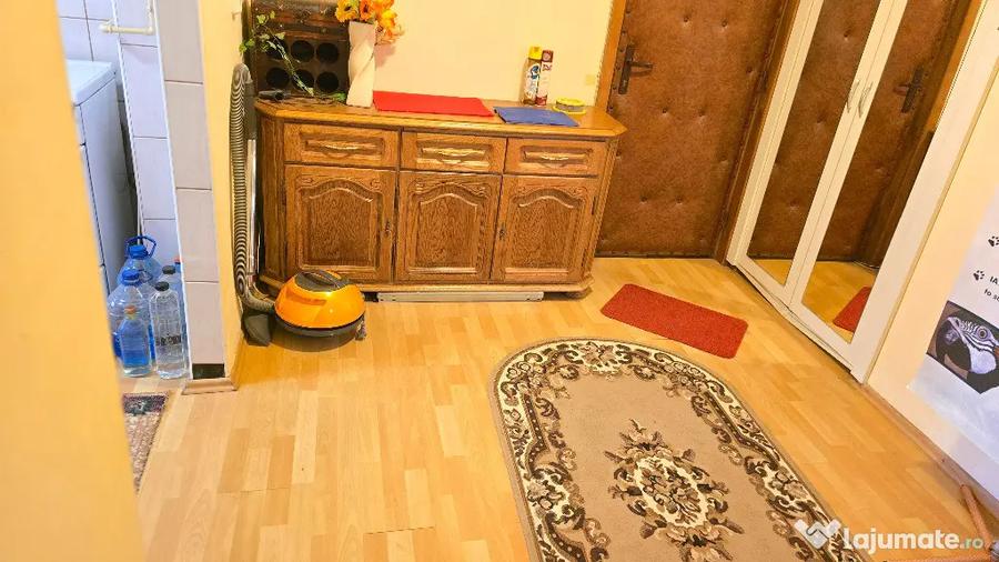 Garsonieră decomandată în Central