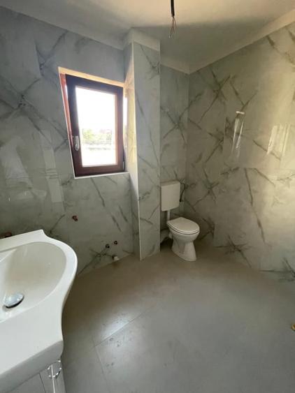 Casă individuală cu 4 camere cu Canalizare în Est