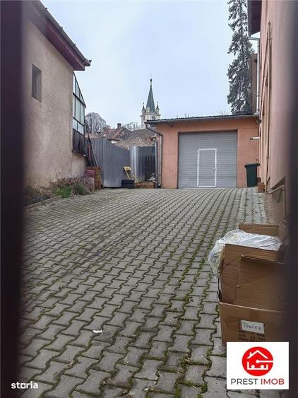 Spațiu comercial, de 730 mp, în Central