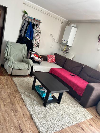 Apartament cu 4 camere decomandat în Crasna