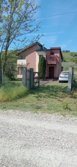 Casă cu 2 camere cu Teren 900 Mp în Central