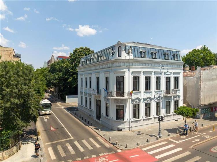 Birou, de 290.32998657227 mp, în Calea Victoriei