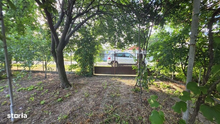 Casă cu 4 camere cu Teren 2200 Mp în Mihai Bravu