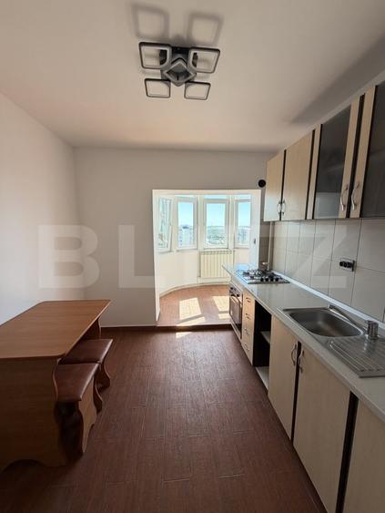 Apartament cu 3 camere decomandat, mobilat în Micro 21