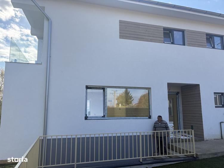 Casă cu 4 camere în Baciu