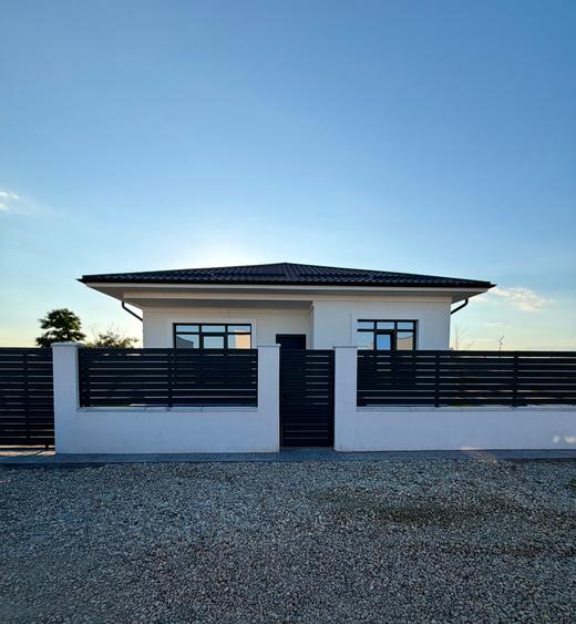 Casa 4 camere de vânzare individuala parter || Berceni ilfov || 426 mp- La cheie - 2