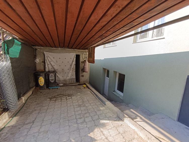 Casă individuală cu 6 camere cu Canalizare în Dâmbul Rotund