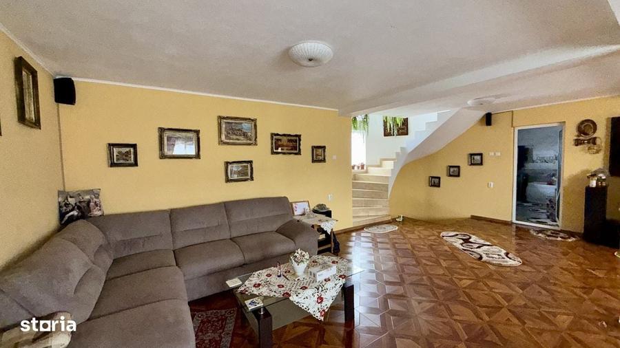Casă cu 4 camere în Dângești