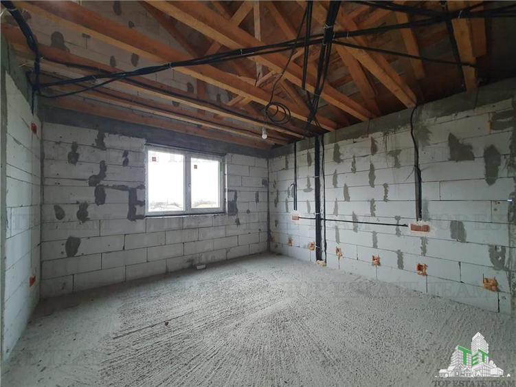Casă cu 6 camere cu Garaj în Ciocârlia