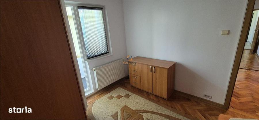 Apartament cu 3 camere semidecomandat în Complex Studențesc