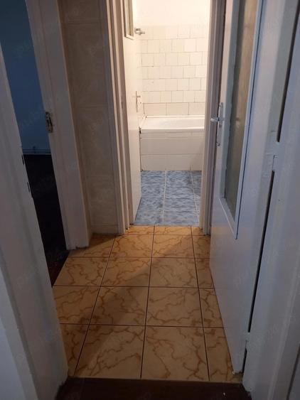 Apartament cu 3 camere semidecomandat în Gară