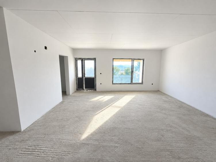 Casă cu 4 camere în Sârca