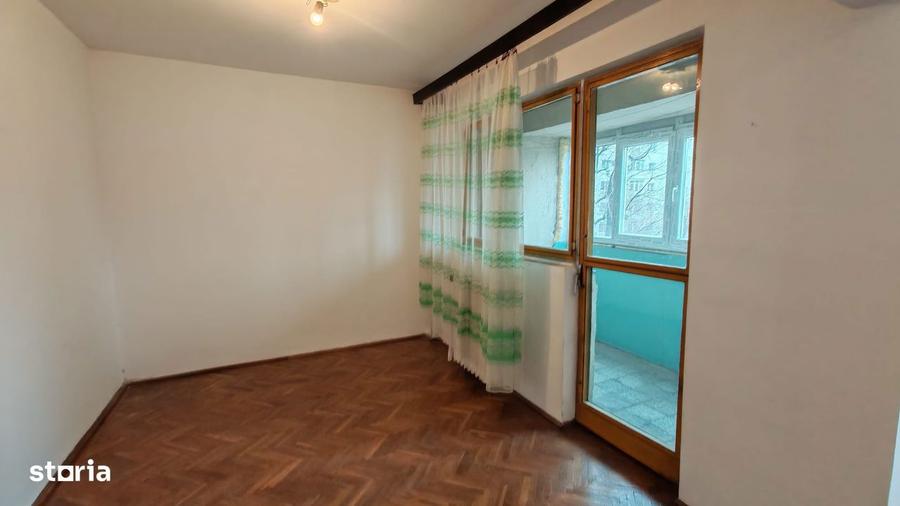 Apartament cu 4 camere decomandat în Pantelimon