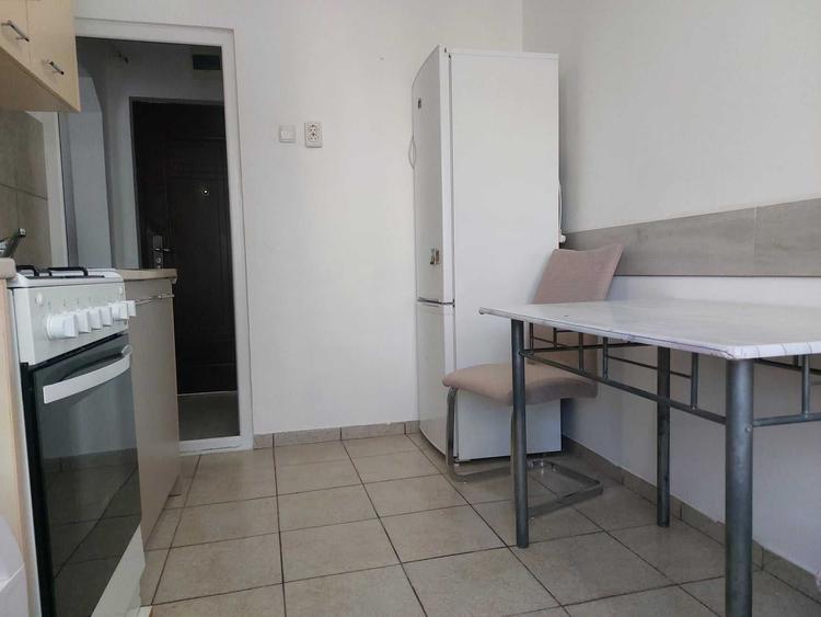 Apartament cu 2 camere semidecomandat în Obor