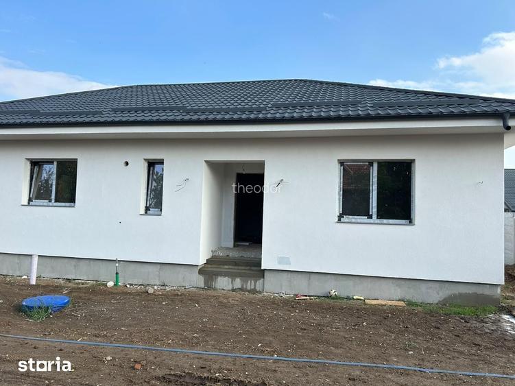 VILA INDIVIDUALA/ 400mp teren/ dormitor matrimonial/ Domnesti