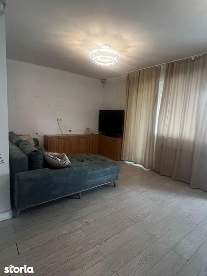 Casă cu 5 camere cu Teren 500 Mp în Săbăreni