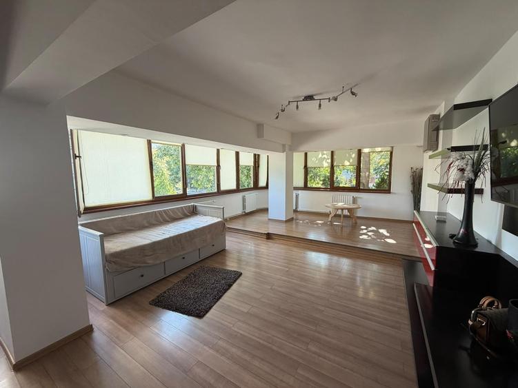 Apartament cu 3 camere decomandat, mobilat în Dacia