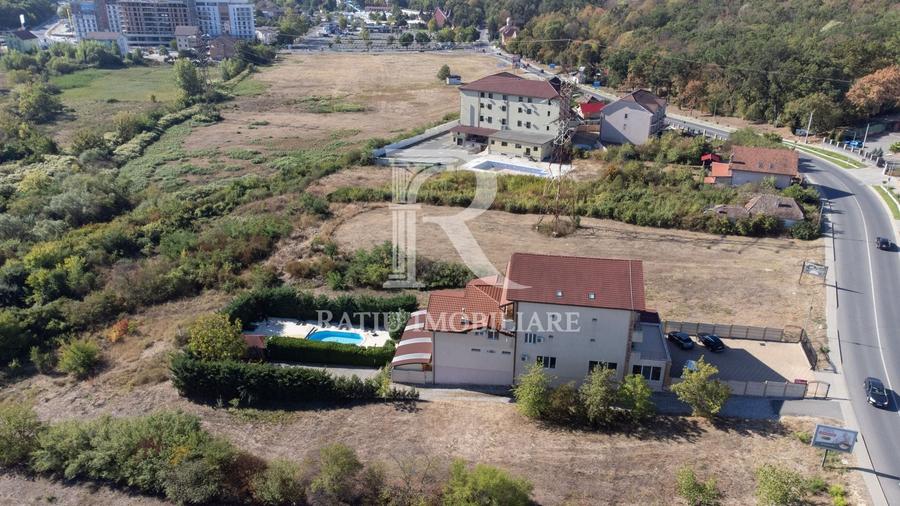 Casă individuală cu 18 camere cu Piscina în Sânmartin