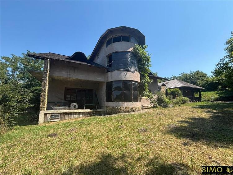 Casă cu 4 camere cu Teren 1500 Mp în Fălticeni