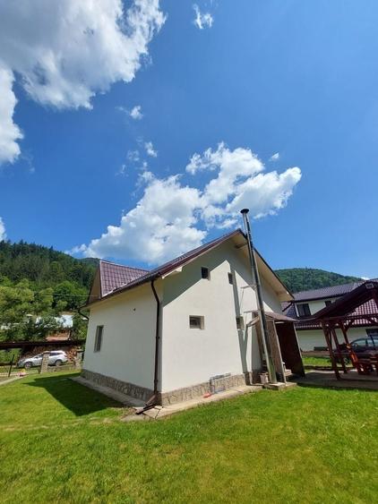 Casă cu 5 camere cu Canalizare în Izvoru Muntelui