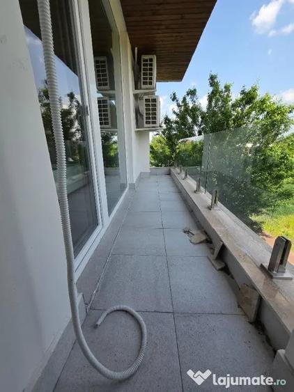 Apartament cu 3 camere decomandat în Băneasa