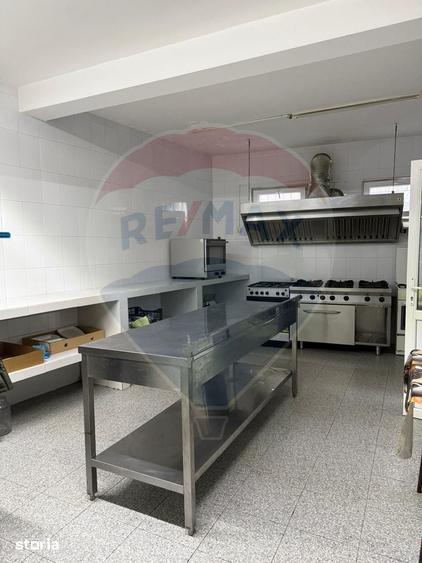 Casă cu 8 camere cu Teren 462 Mp în Central