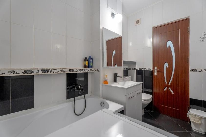 Apartament cu 3 camere decomandat, mobilat în Dacia