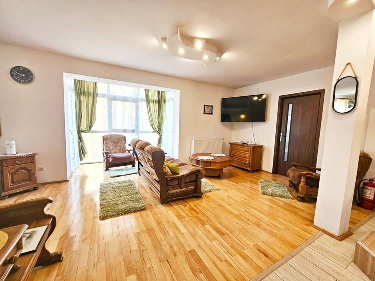Apartament cu 6 camere semidecomandat, mobilat în Borhanci