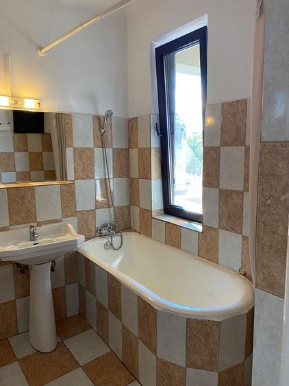 Apartament cu 3 camere semidecomandat în Cotroceni