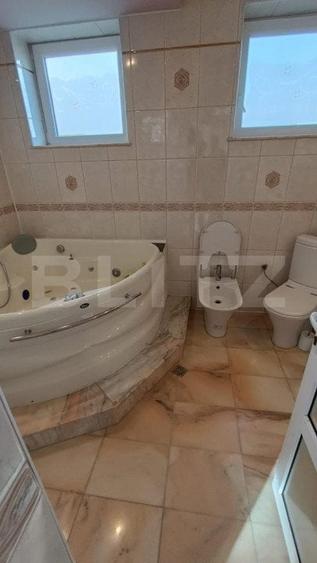 Casă individuală cu 6 camere cu Canalizare în Est