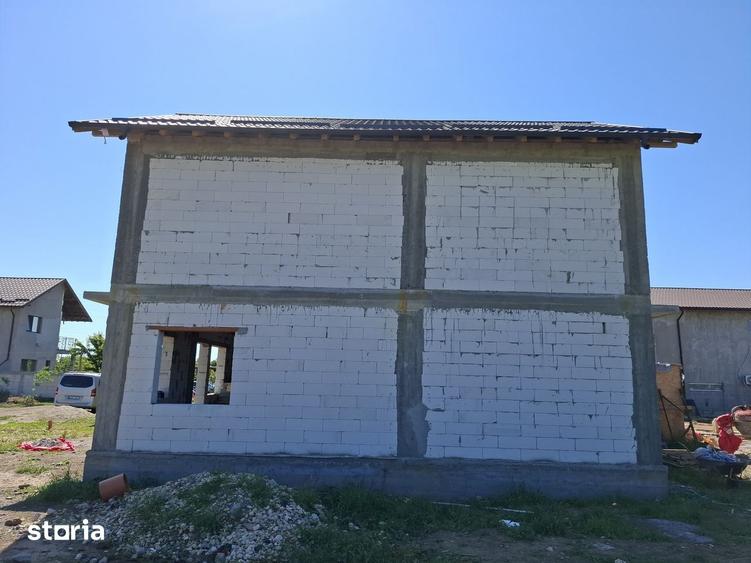 Casă cu 5 camere cu Canalizare în Vest